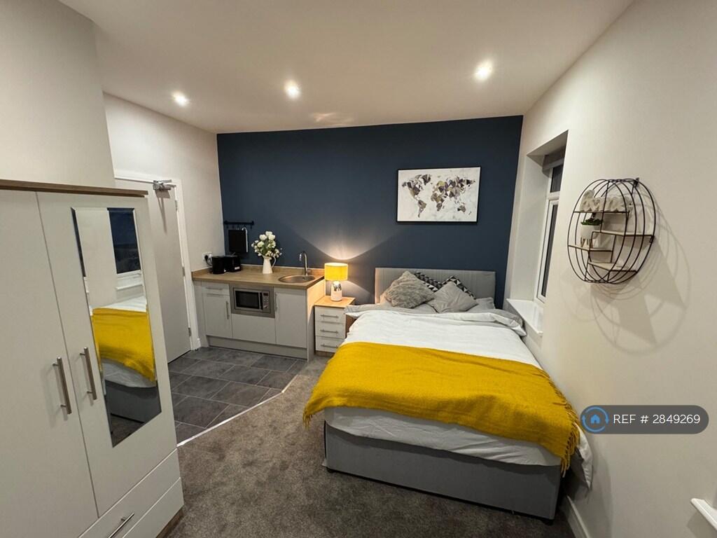 8 bed Semi Detached for rent in Stoke-on-Trent. From OpenRent