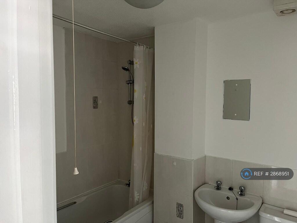 1 bed 1st Floor Flat for rent in Wigan. From OpenRent