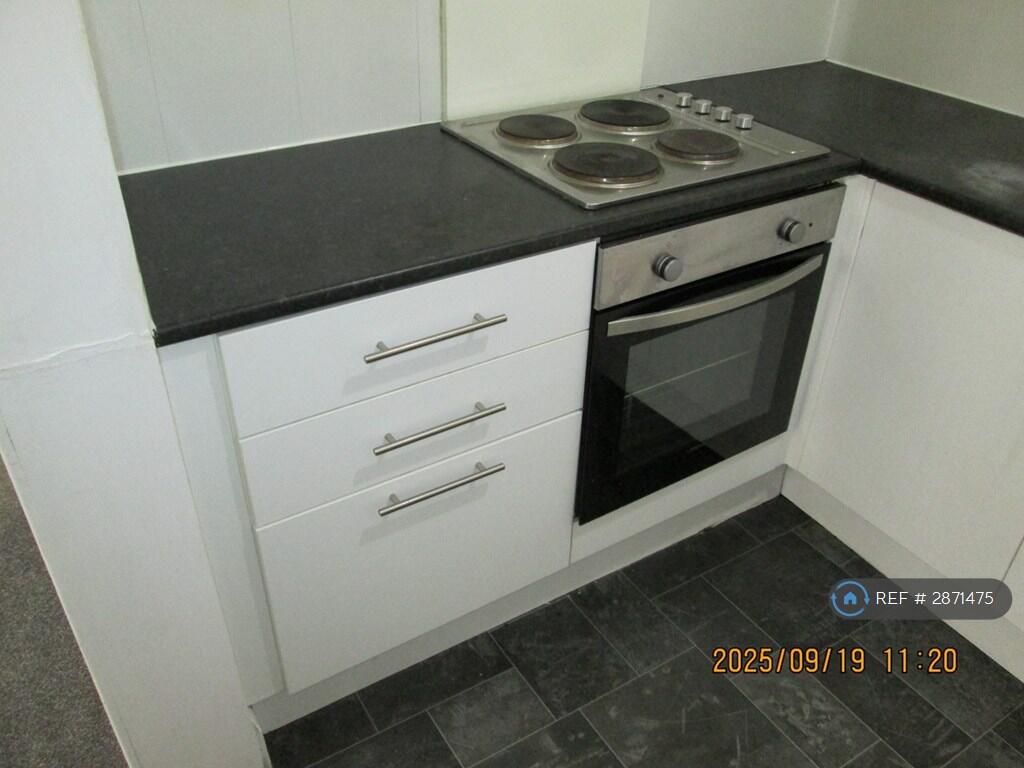 1 bed 1st Floor Flat for rent in Port Glasgow. From OpenRent