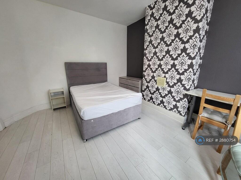 1 bed House Share for rent in Hanchurch. From OpenRent