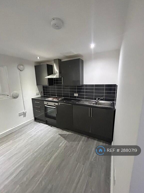 2 bed 1st Floor Flat for rent in Bradford. From OpenRent