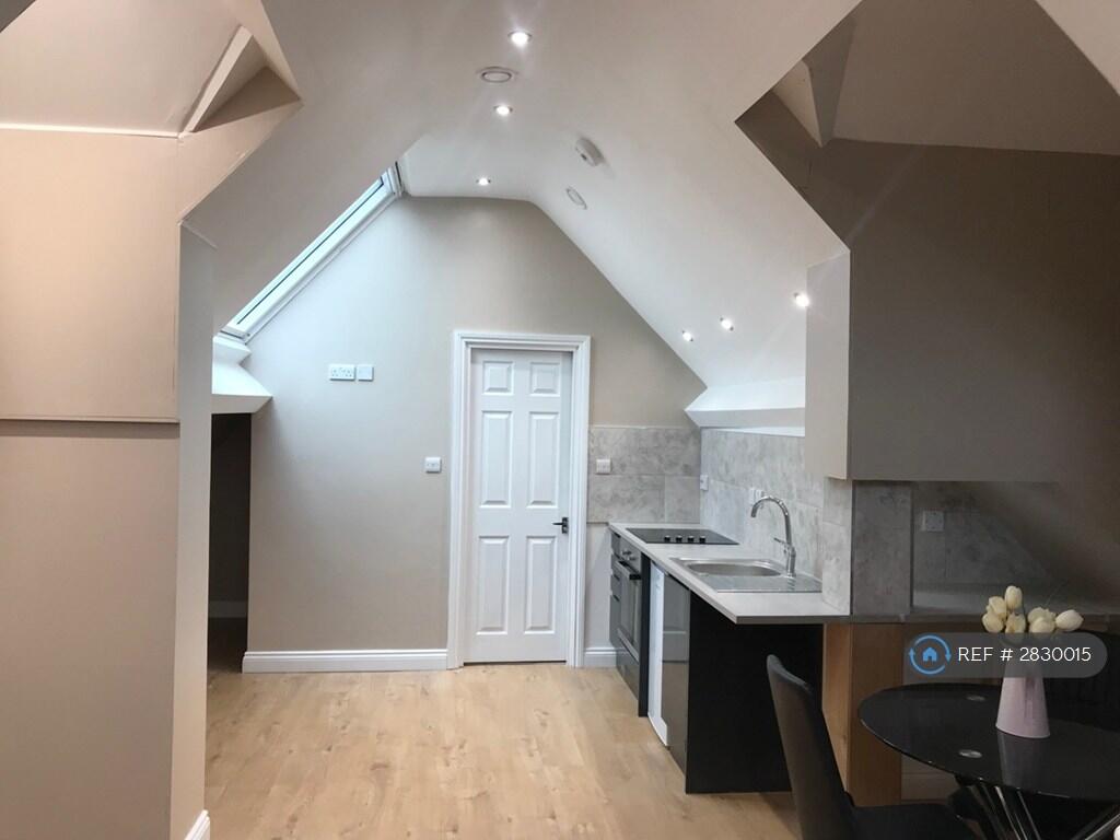 1 bed 1st Floor Flat for rent in Coventry. From OpenRent