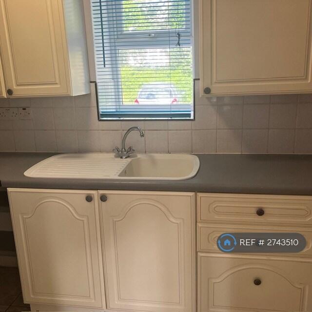 2 bed 1st Floor Flat for rent in Halifax. From OpenRent
