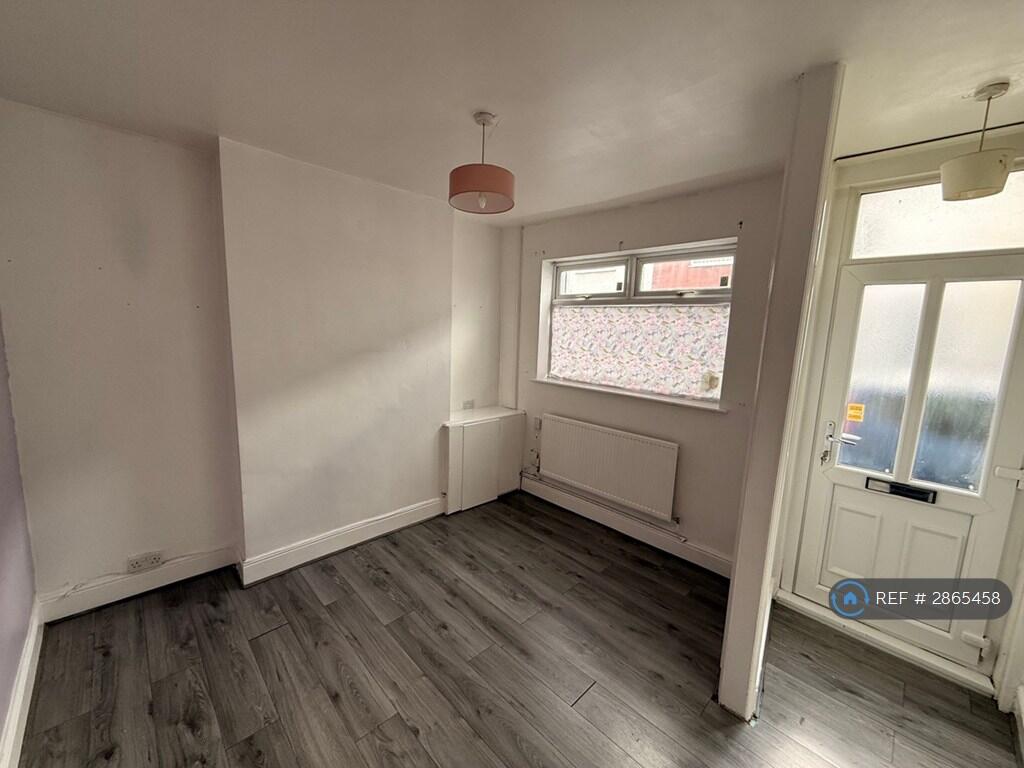 3 bed Mid Terraced House for rent in Grimsby. From OpenRent