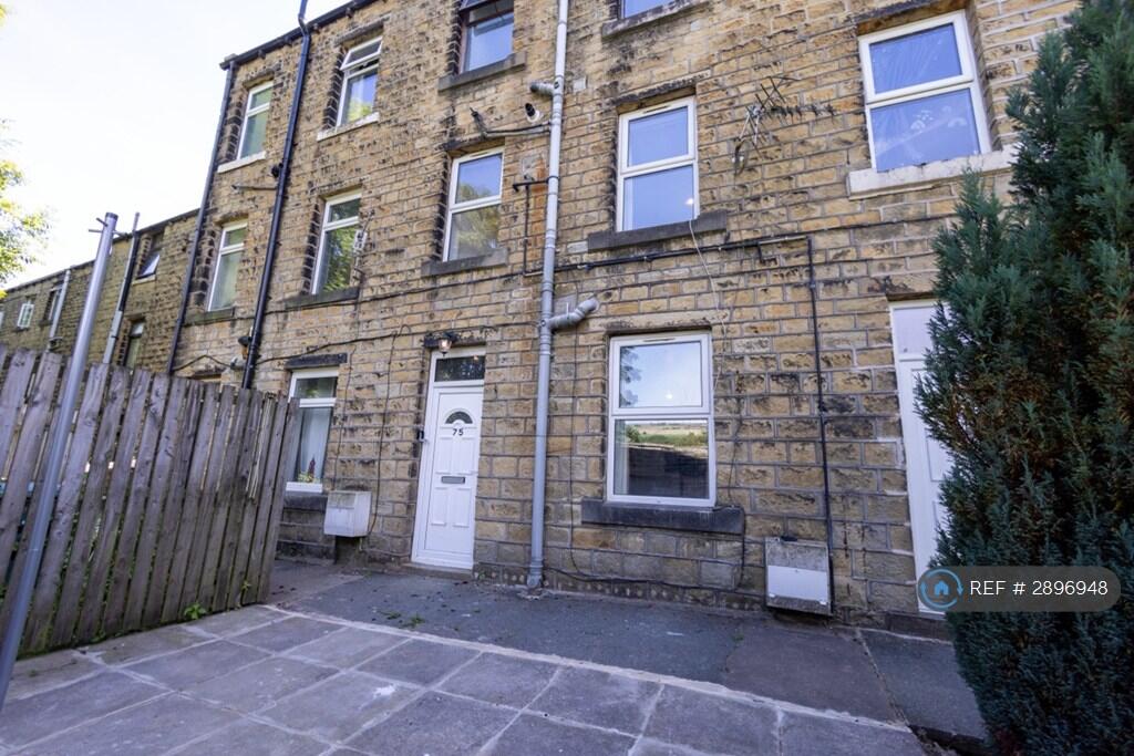 2 bed Mid Terraced House for rent in Huddersfield. From OpenRent