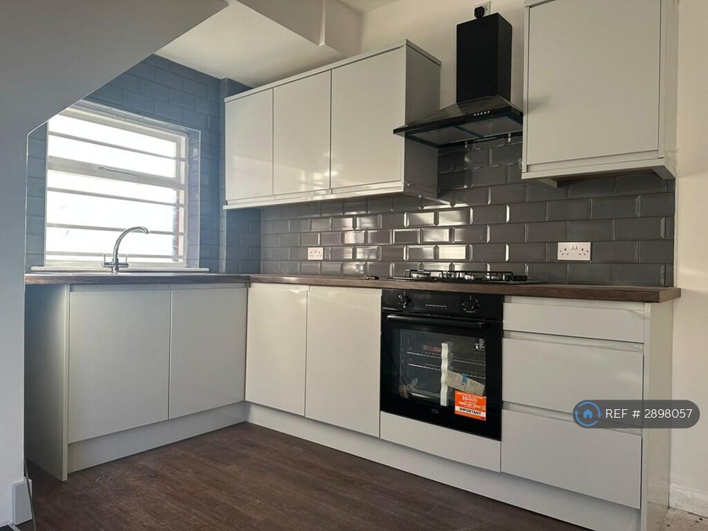 1 bed Mid Terraced House for rent in Dewsbury. From OpenRent
