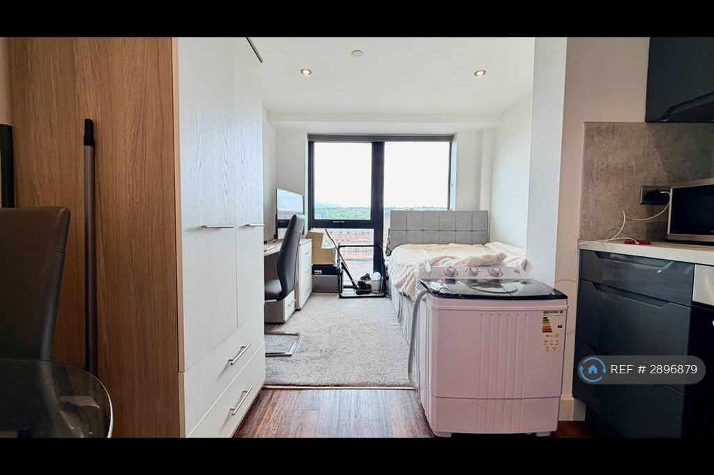 4 bed Studio for rent in Sheffield. From OpenRent