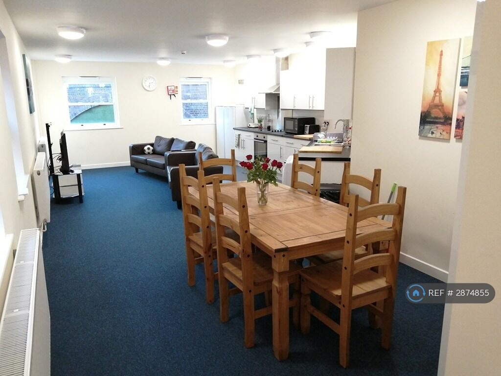 1 bed Flat Share for rent in Whitnash. From OpenRent