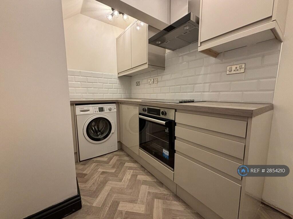 1 bed 1st Floor Flat for rent in Leicester. From OpenRent