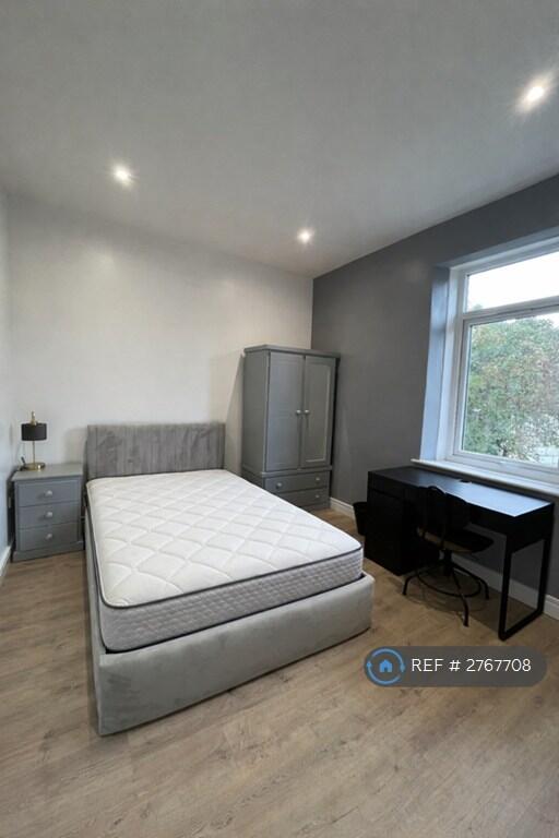 1 bed House Share for rent in Huddersfield. From OpenRent