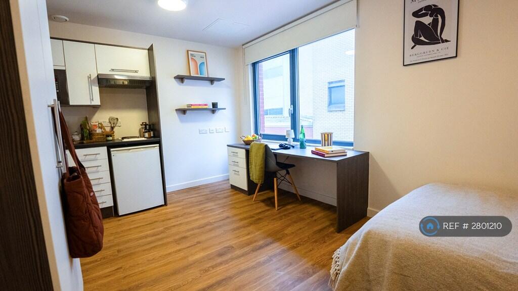 4 bed Studio for rent in Sheffield. From OpenRent