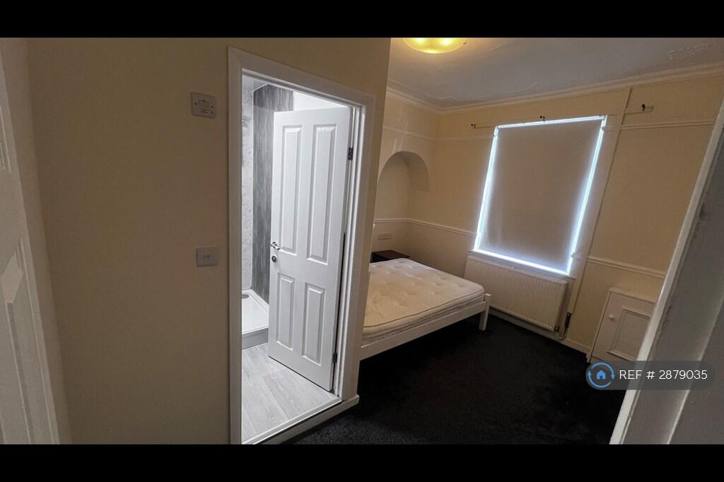1 bed House Share for rent in Stalybridge. From OpenRent 1 bed House Share for rent in Stalybridge. From OpenRent