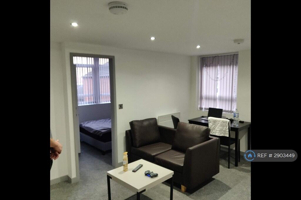 1 bed 1st Floor Flat for rent in Hull. From OpenRent