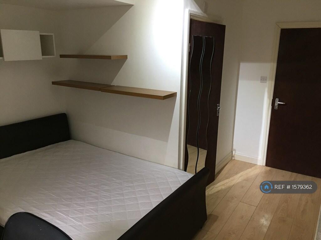 4 bed Studio for rent in Westwood Heath. From OpenRent