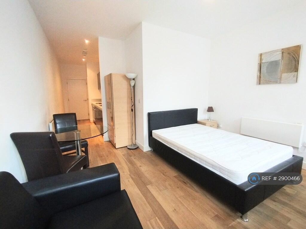 4 bed Studio for rent in Bradford. From OpenRent