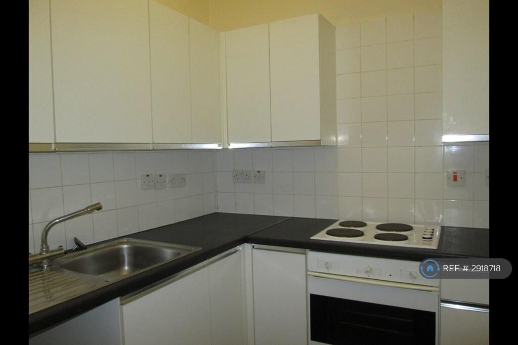 1 bed 1st Floor Flat for rent in Port Glasgow. From OpenRent