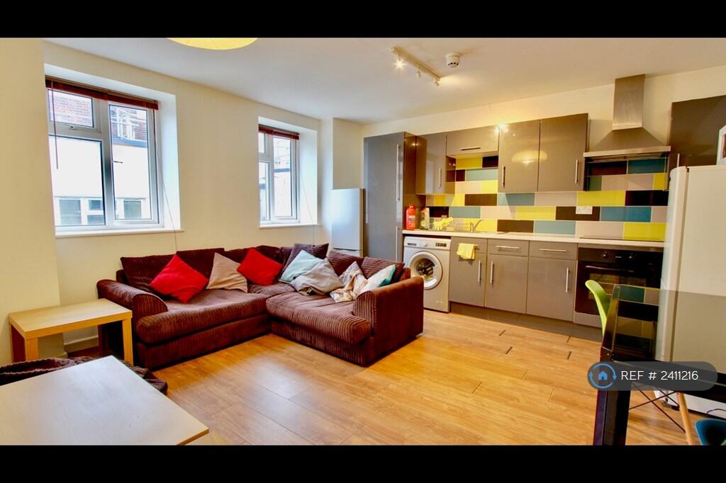5 bed 1st Floor Flat for rent in Bristol. From OpenRent