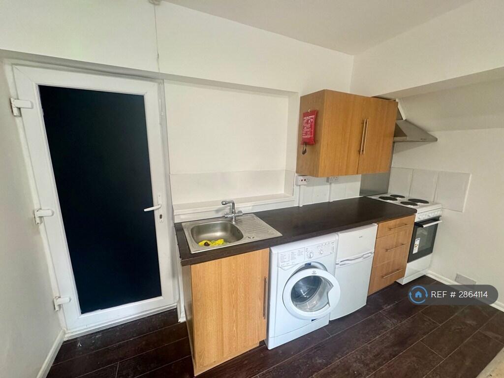 4 bed Studio for rent in Birmingham. From OpenRent 4 bed Studio for rent in Birmingham. From OpenRent