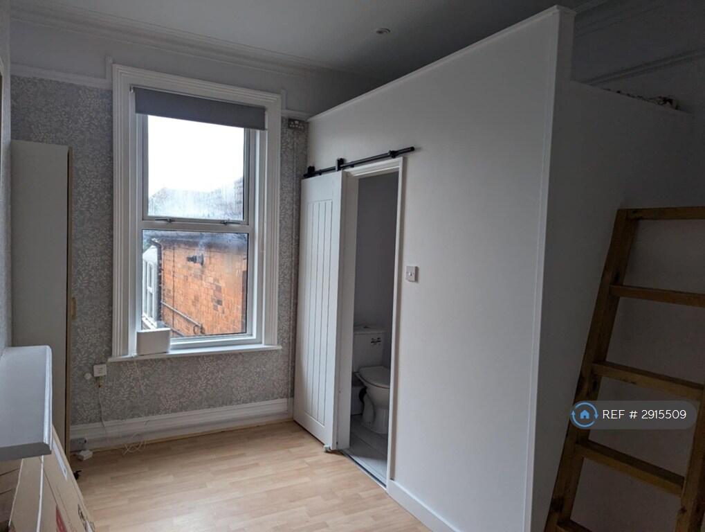 1 bed Flat Share for rent in Bournemouth. From OpenRent
