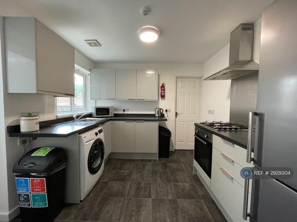 1 bed House Share for rent in Pontypridd. From OpenRent 1 bed House Share for rent in Pontypridd. From OpenRent