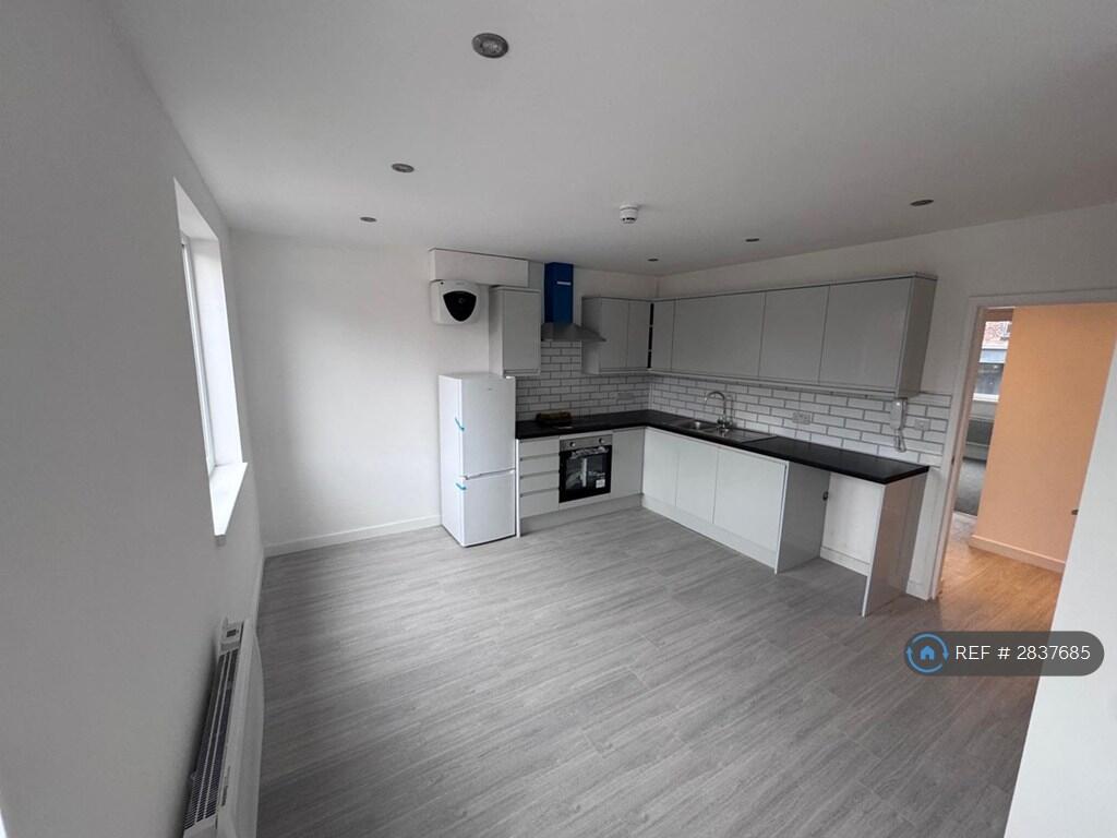 1 bed 1st Floor Flat for rent in Cookshill. From OpenRent