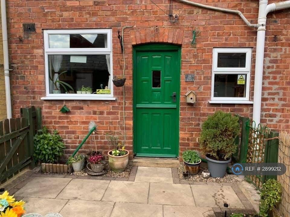 2 bed Mid Terraced House for rent in Whitwell. From OpenRent 2 bed Mid Terraced House for rent in Whitwell. From OpenRent