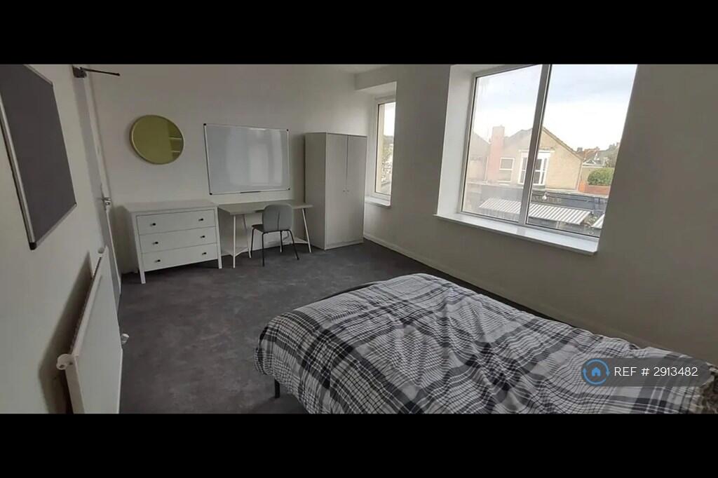 6 bed Mid Terraced House for rent in Swansea. From OpenRent