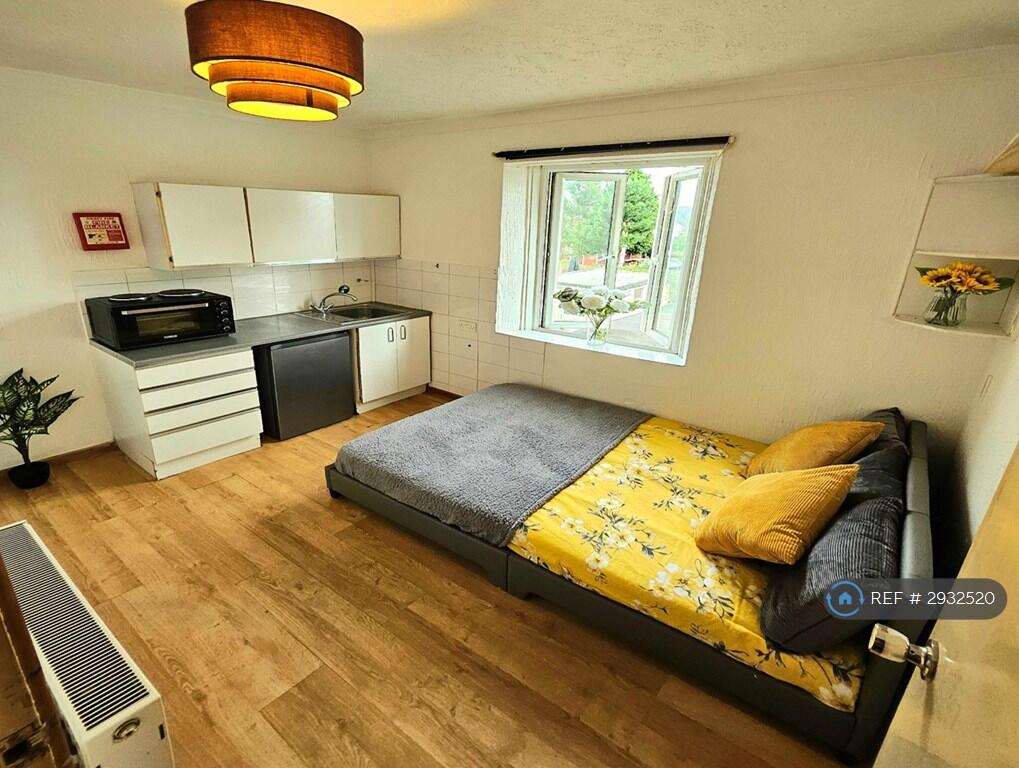 1 bed House Share for rent in Poole. From OpenRent