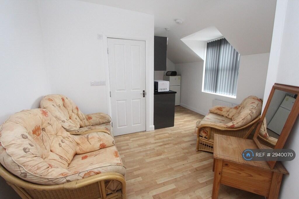 1 bed 1st Floor Flat for rent in Leicester. From OpenRent