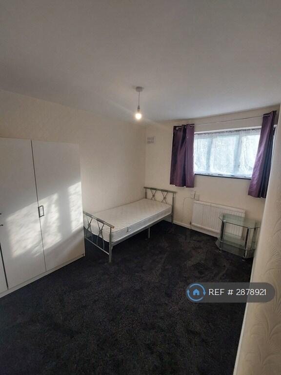 4 bed Mid Terraced House for rent in London. From OpenRent