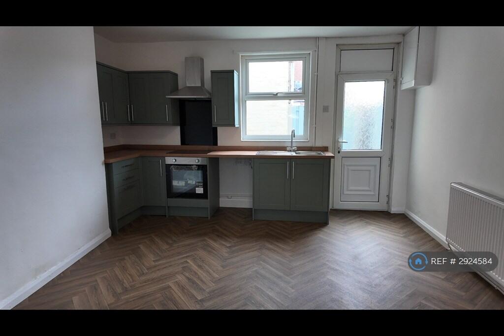 2 bed Mid Terraced House for rent in Carlton. From OpenRent