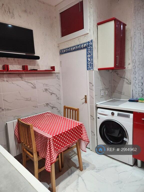 4 bed 1st Floor Flat for rent in Leeds. From OpenRent 4 bed 1st Floor Flat for rent in Leeds. From OpenRent