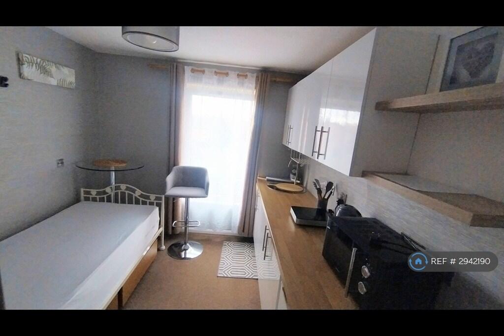 1 bed Flat Share for rent in Northampton. From OpenRent