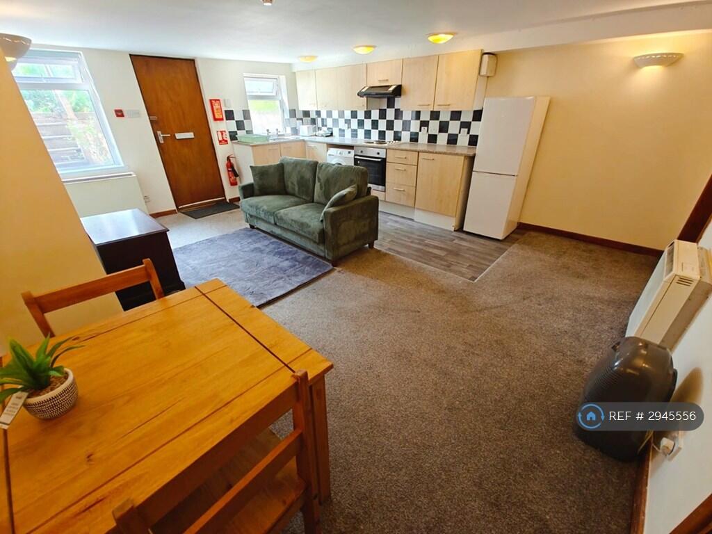 1 bed 1st Floor Flat for rent in Leeds. From OpenRent