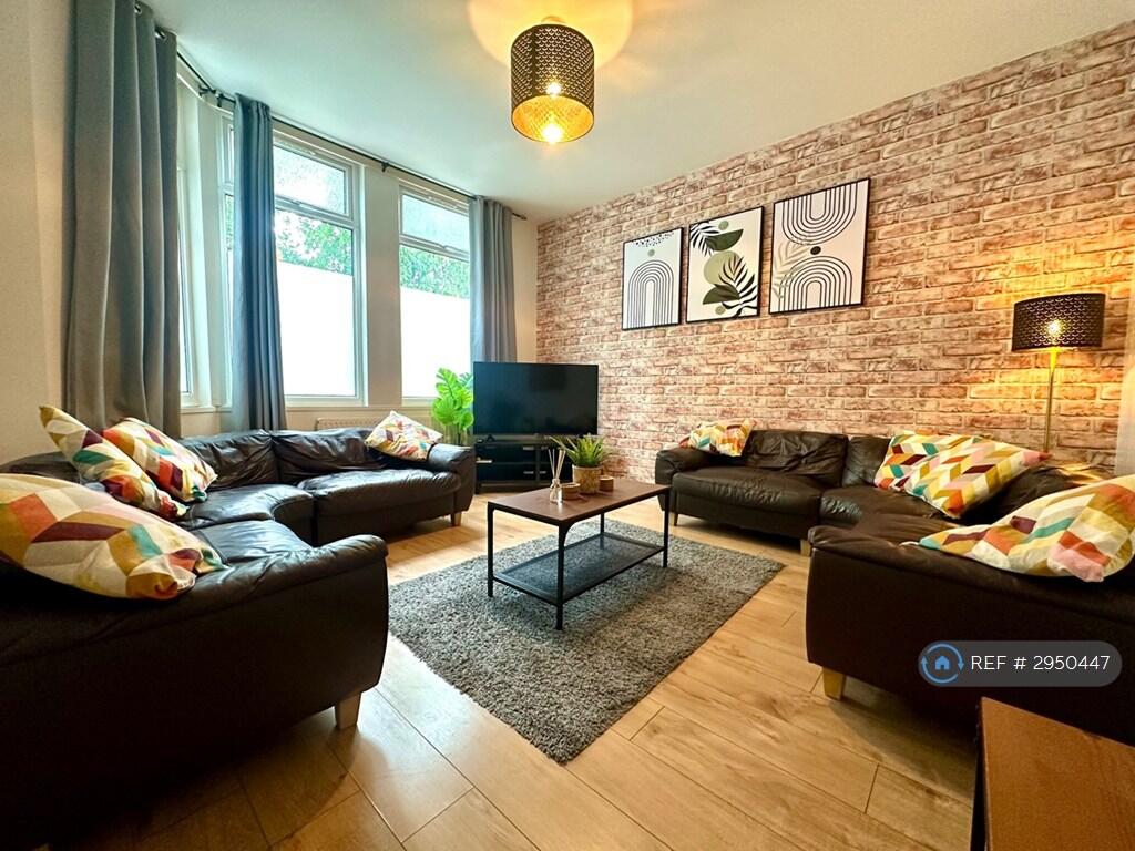 8 bed Mid Terraced House for rent in Middlesbrough. From OpenRent