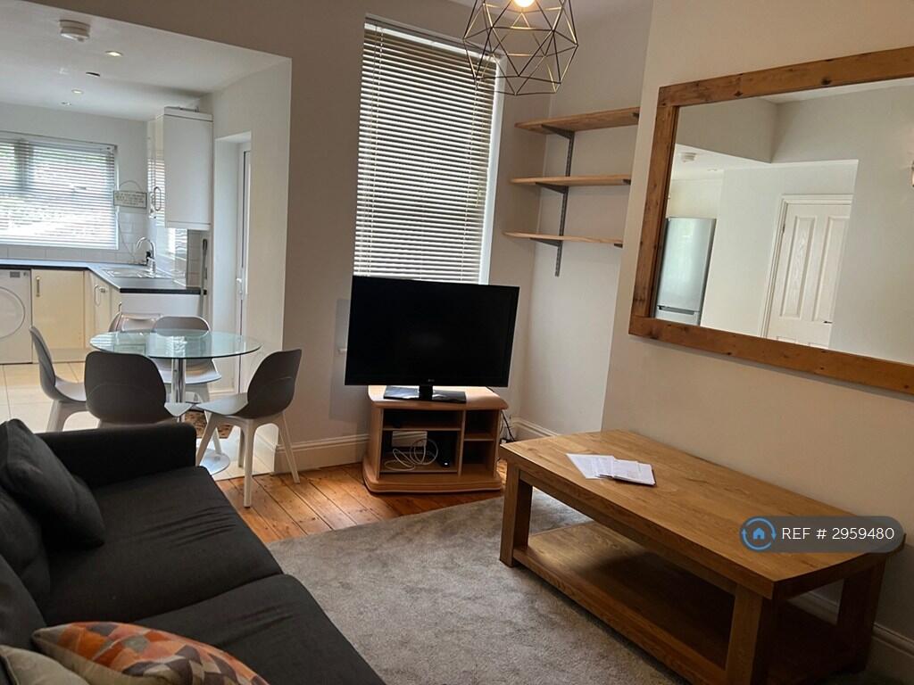5 bed Mid Terraced House for rent in Manchester. From OpenRent