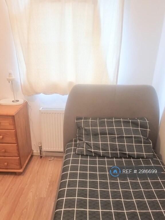 1 bed Flat Share for rent in London. From OpenRent