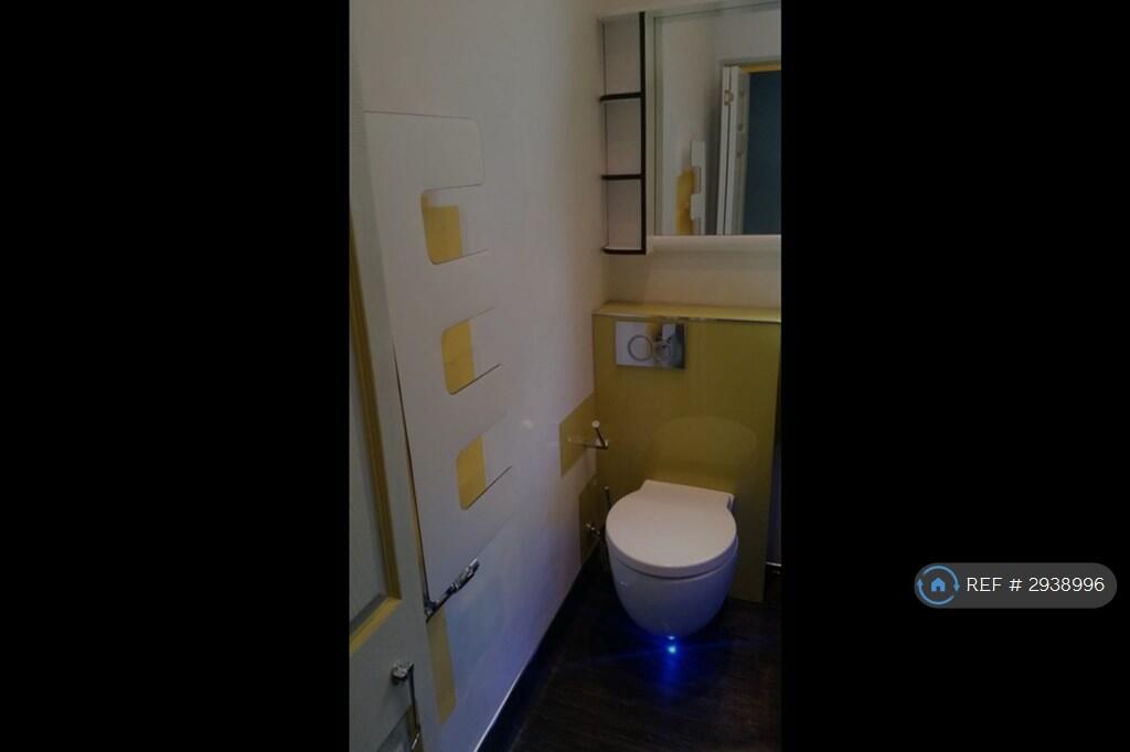 7 bed Mid Terraced House for rent in Salford. From OpenRent