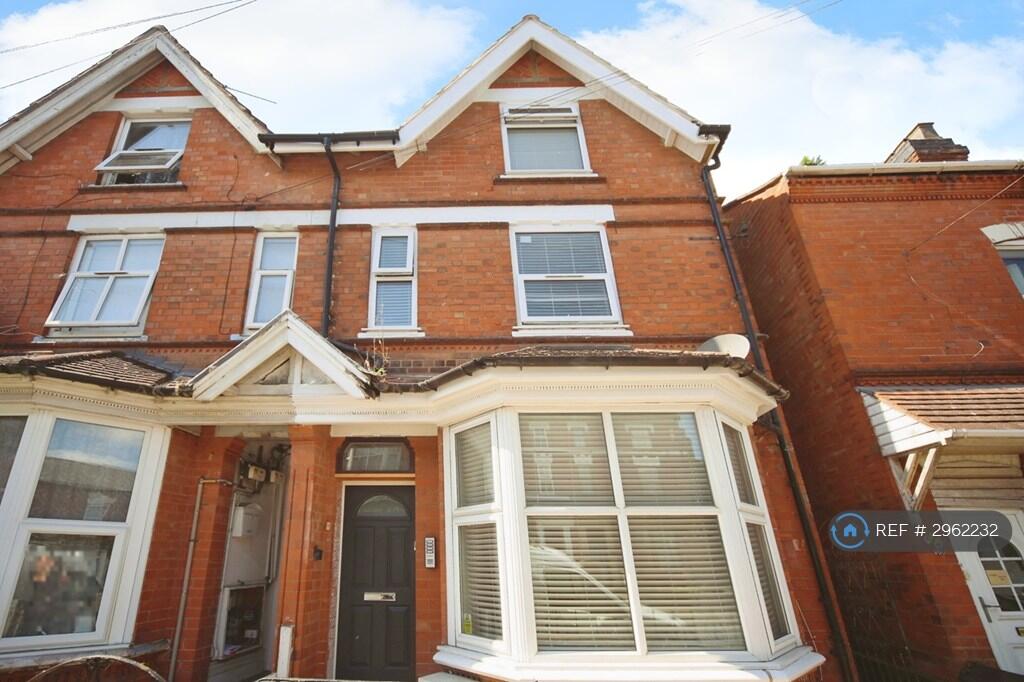 1 bed 1st Floor Flat for rent in Redditch. From OpenRent