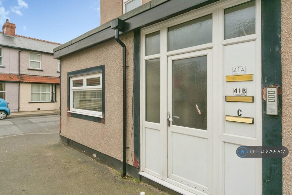 1 bed 1st Floor Flat for rent in Llandudno. From OpenRent