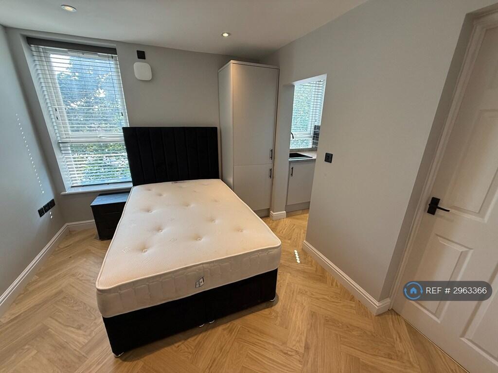 4 bed Studio for rent in Doncaster. From OpenRent 4 bed Studio for rent in Doncaster. From OpenRent