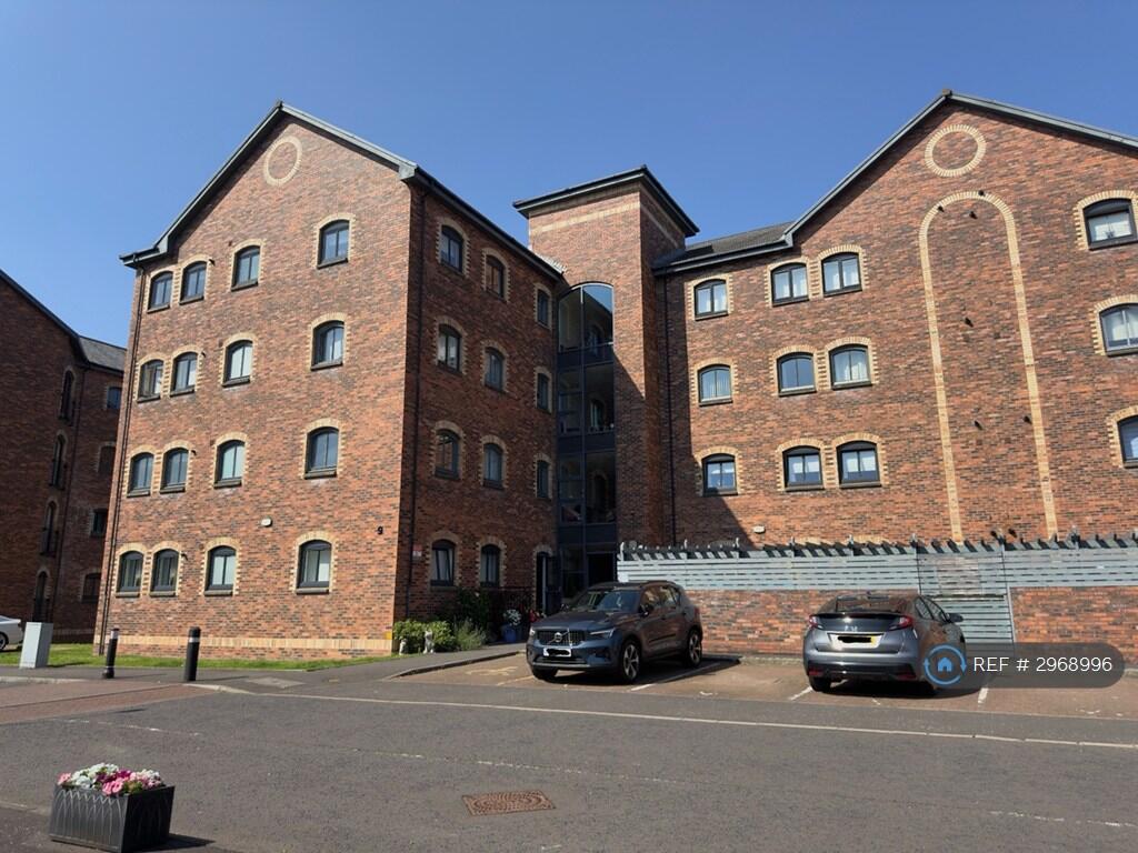 1 bed 1st Floor Flat for rent in Greenock. From OpenRent