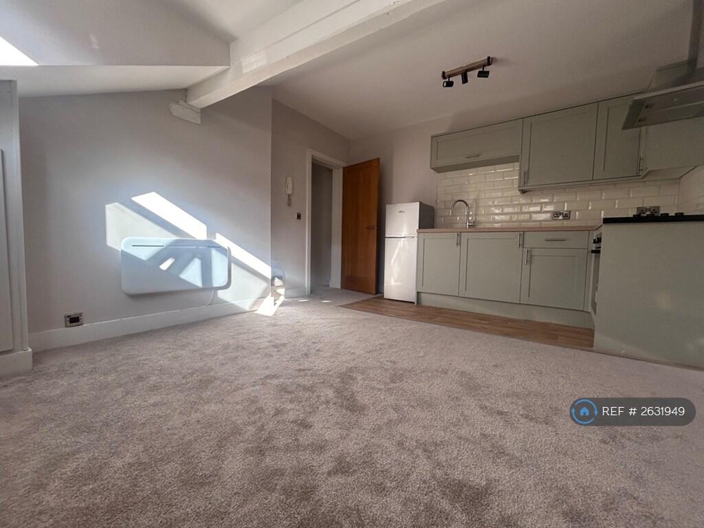1 bed 1st Floor Flat for rent in Ripponden Wood. From OpenRent 1 bed 1st Floor Flat for rent in Ripponden Wood. From OpenRent