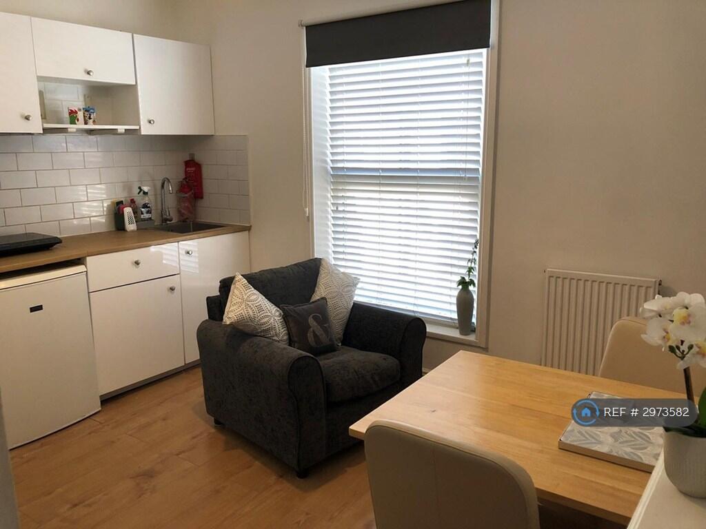 1 bed 1st Floor Flat for rent in Harmston. From OpenRent 1 bed 1st Floor Flat for rent in Harmston. From OpenRent