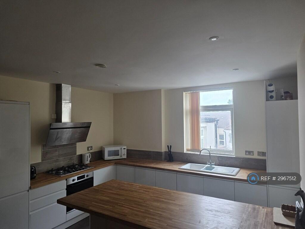 1 bed Flat Share for rent in Birkenhead. From OpenRent
