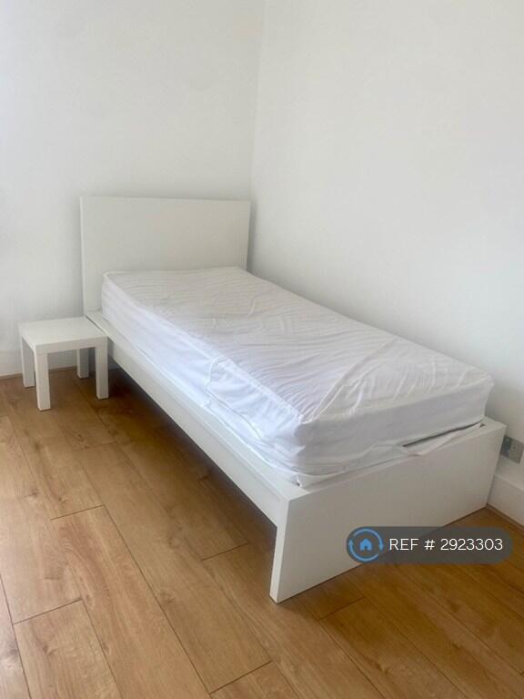 1 bed Flat Share for rent in Southall. From OpenRent