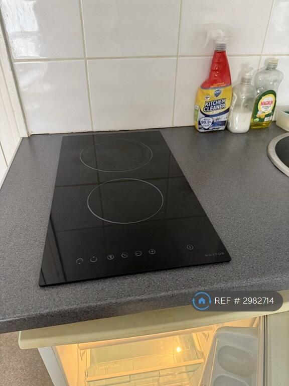 1 bed House Share for rent in Weybridge. From OpenRent 1 bed House Share for rent in Weybridge. From OpenRent