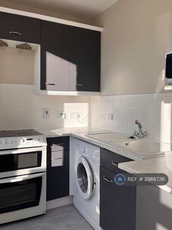 1 bed 1st Floor Flat for rent in Renfrew. From OpenRent
