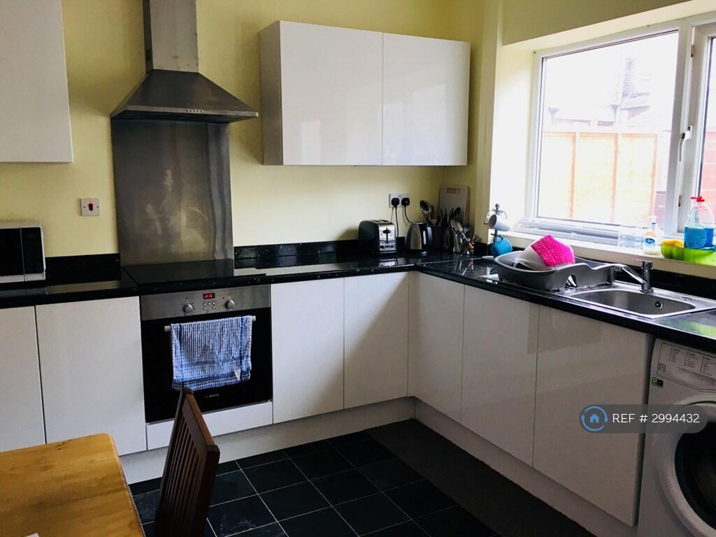 3 bed Mid Terraced House for rent in Salford. From OpenRent