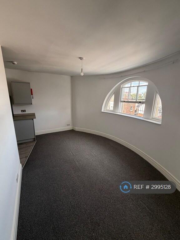 1 bed 1st Floor Flat for rent in Gloucester. From OpenRent